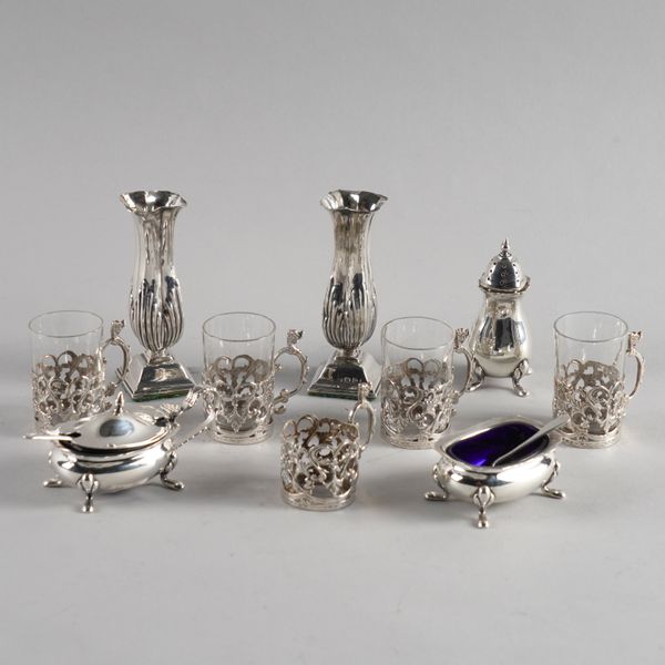 A GROUP OF SILVER AND SILVER MOUNTED WARES (12)