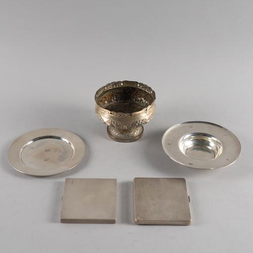 A GROUP OF SILVER, FOREIGN AND PLATED WARES (5)