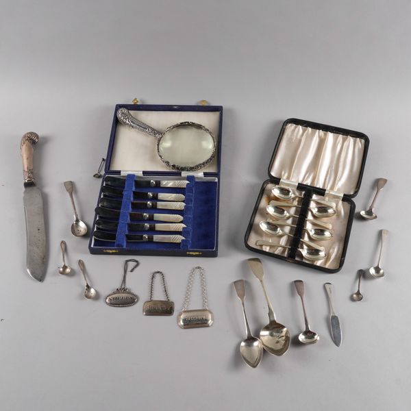 A GROUP OF FLATWARE AND FURTHER ITEMS (QTY)