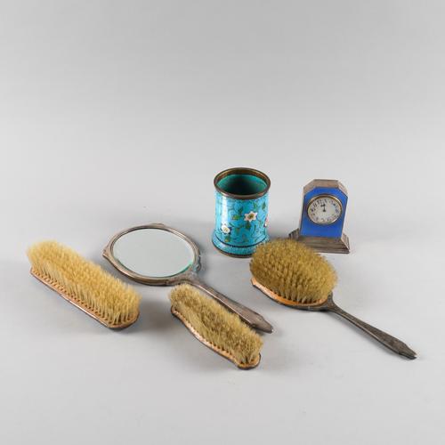 A GROUP OF DRESSING TABLE AND FURTHER WARES (6)