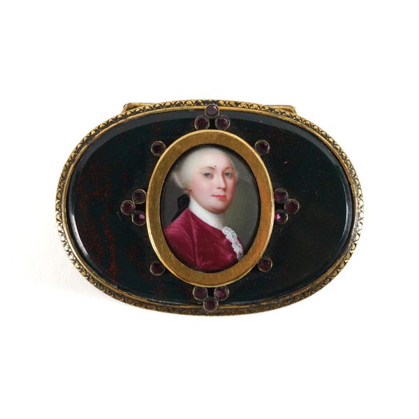 AN ENGLISH ORMOLU, BLOODSTONE AND ENAMEL PORTRAIT MINIATURE MOUNTED SNUFF BOX