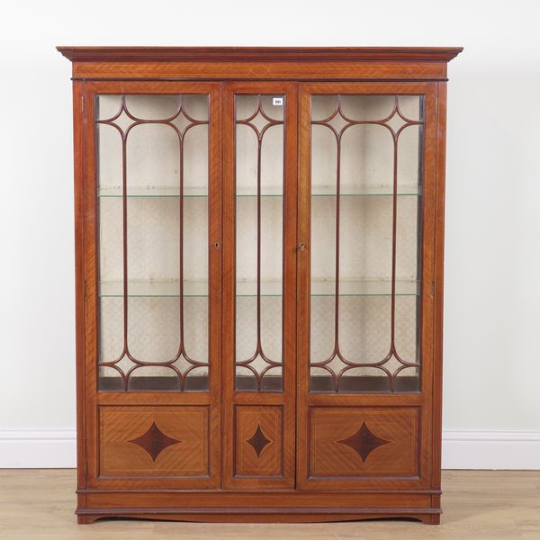 AN EDWARDIAN INLAID MAHOGANY TWO DOOR DISPLAY CABINET