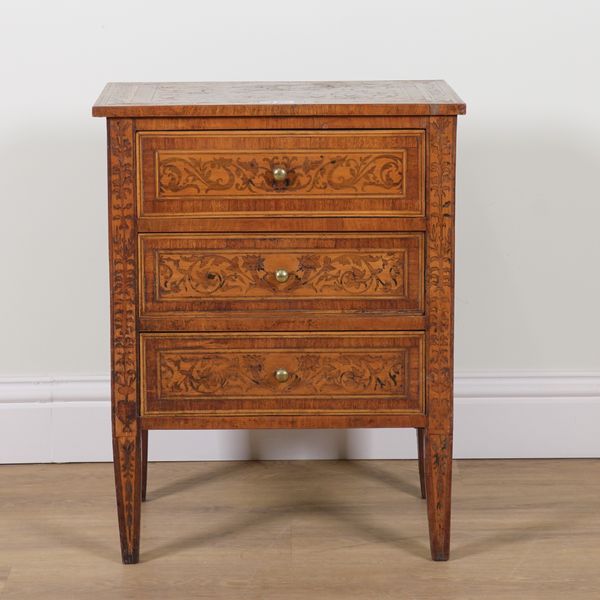 A SMALL 18TH CENTURY ITALIAN MARQUETRY INLAID WALNUT THREE DRAWER COMMODE