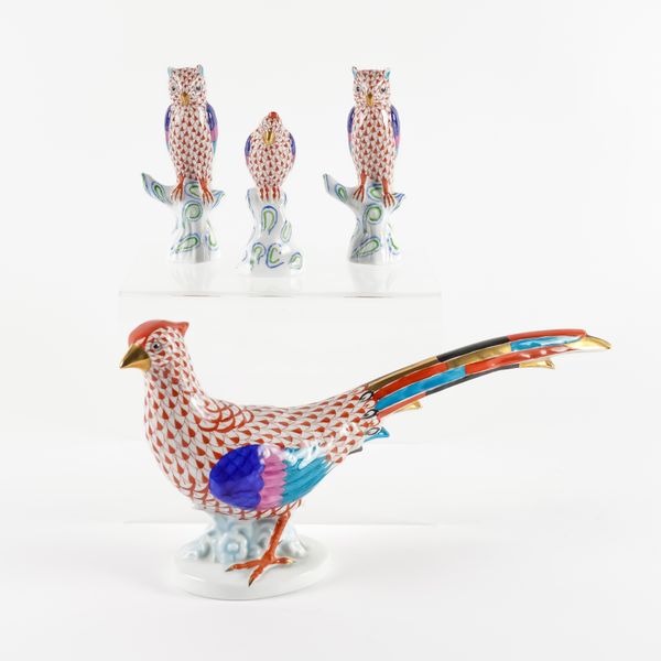 FOUR HEREND RUST RED FISHNET MODELS  OF BIRDS (4)