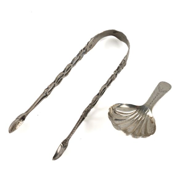 A PAIR OF GEORGE III SILVER SUGAR TONGS AND A SILVER TEA CADDY SPOON (2)