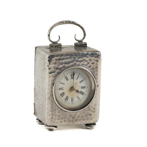 A SILVER CASED CARRIAGE CLOCK TIMEPIECE AND A SILVER TWO PIECE CHRISTENING SET (2)