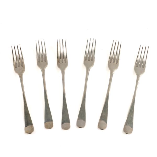 A SET OF SIX SILVER OLD ENGLISH PATTERN TABLE FORKS (6)