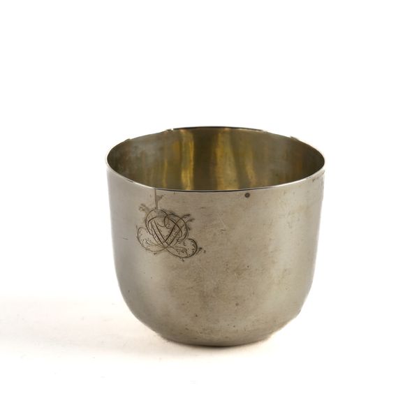 A SILVER TUMBLER CUP