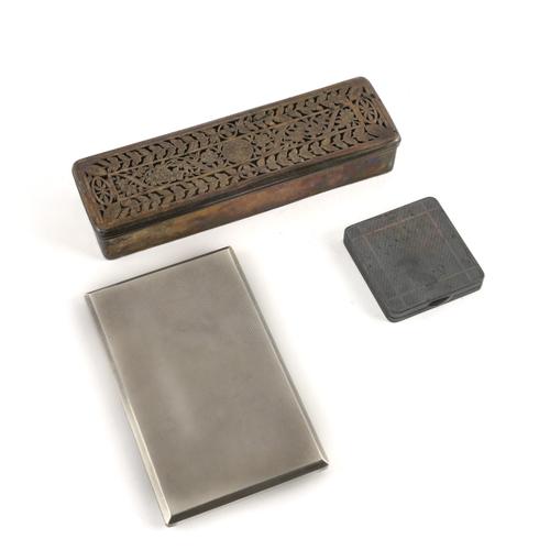 A GROUP OF SILVER AND PLATED WARES (3)