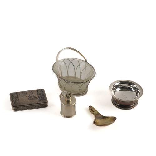 A GROUP OF SILVER AND FOREIGN WARES (6)