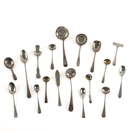 A GROUP OF SILVER FLATWARE (18)