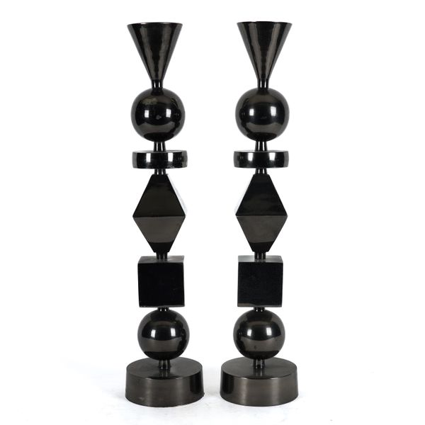POLS POTTEN: A PAIR OF CHROME PLATED METAL MODERNIST STYLE CANDLESTICKS (2)