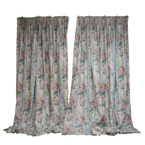 TWO PAIRS OF GLAZED COTTON CHINZT BLUE AND PINK FLORAL CURTAINS AND A SINGLE CURTAIN (7)