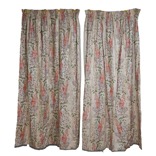 TWO PAIRS OF GLAZED COTTON FLORAL CHINTZ CURTAINS (8)