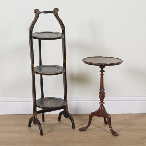 AN EDWARDIAN CHINOISERIE DECORATED THREE TIER CAKE STAND (2)