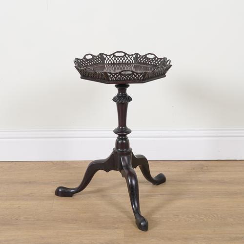 A GEORGE II MAHOGANY KETTLE STAND