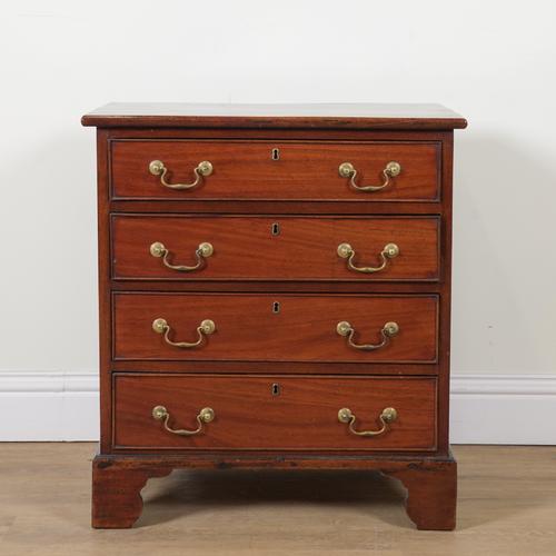A GEORGE III MAHOGANY CHEST OF DRAWERS