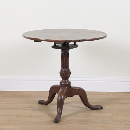 A MID 18TH CENTURY MAHOGANY CIRCULAR TRIPOD OCCASIONAL TABLE