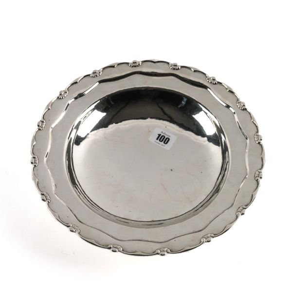 A EUROPEAN SHAPED CIRCULAR BOWL