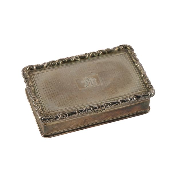 A WILLIAM IV SILVER RECTANGULAR SNUFF BOX