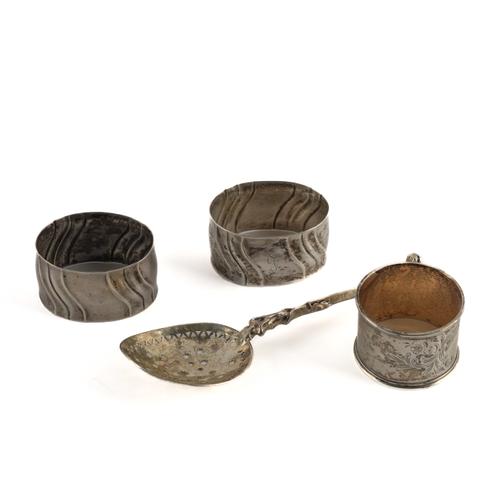 A GROUP OF FOREIGN WARES (4)