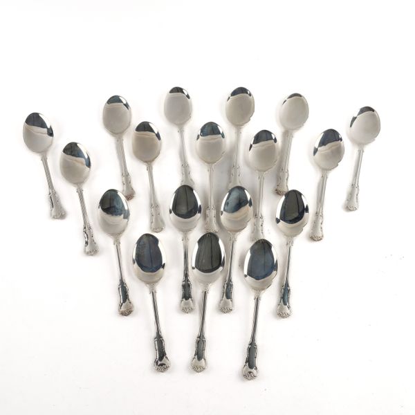 A SET OF THIRTY ASPREY SILVER SUNDAE SPOONS (30)