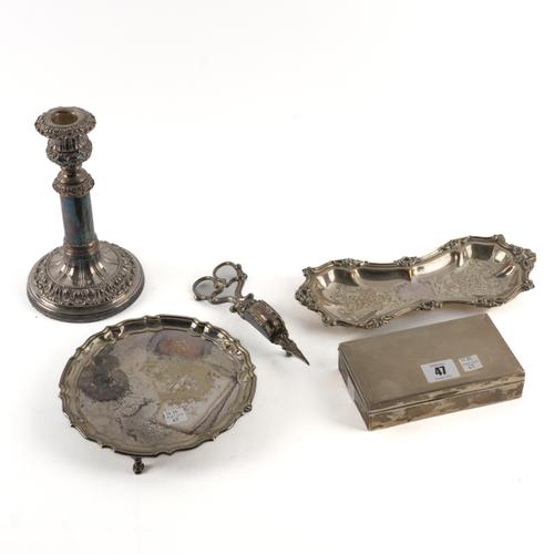 A SILVER MOUNTED TABLE CIGARETTE BOX AND A GROUP OF PLATED WARES (5)