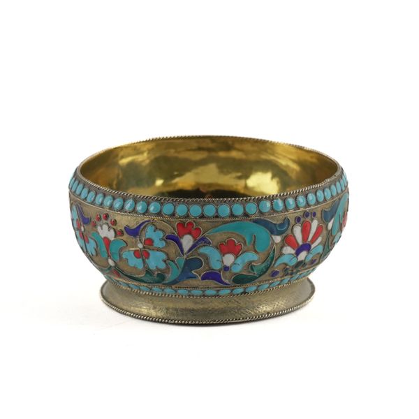 A RUSSIAN PROVINCIAL STYLE CLOISONNE ENAMELLED GILT BOWL
