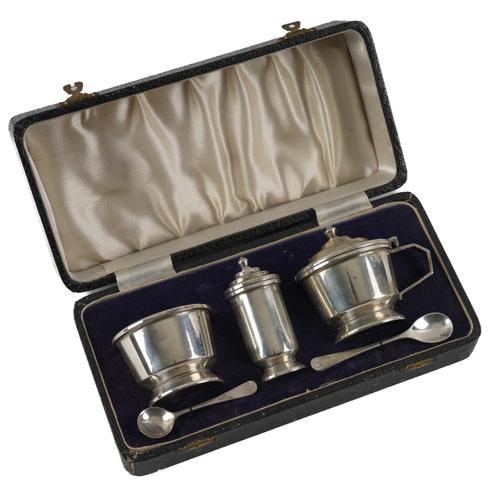 A SILVER CONDIMENT SET WITH SPOONS (6)