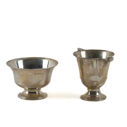 A SILVER SUGAR BOWL AND CREAM JUG (3)