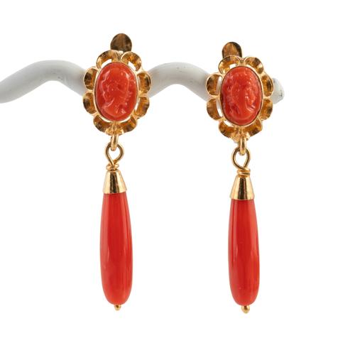 A PAIR OF GOLD AND CORAL PENDANT EARRINGS
