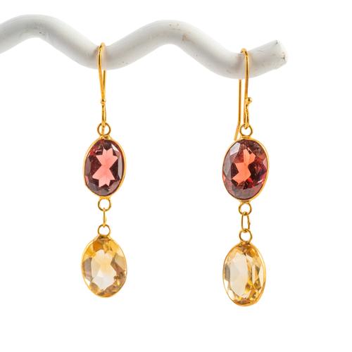 A PAIR OF GARNET AND CITRINE EARRINGS