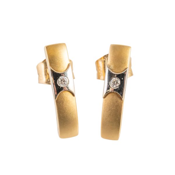A PAIR OF GOLD AND DIAMOND EARRINGS