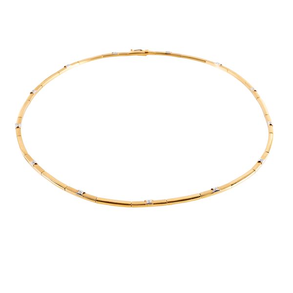 A GOLD AND DIAMOND NECKLACE