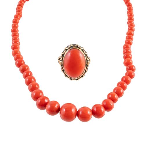 A SINGLE ROW NECKLACE OF GRADUATED CORAL BEADS AND A CORAL RING (2)