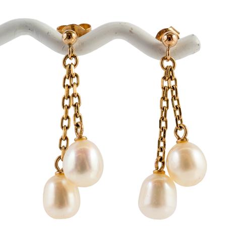 A PAIR OF 9CT GOLD  CULTURED PEARL DROP EARRINGS (3)