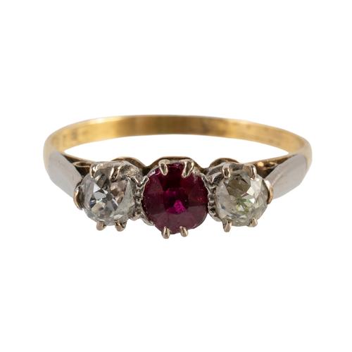 A GOLD, RUBY AND DIAMOND THREE STONE RING