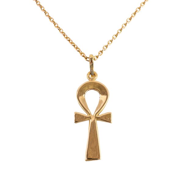 A GOLD PENDANT WITH A GOLD NECKCHAIN (2)