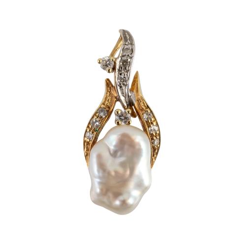A GOLD, DIAMOND AND FRESHWATER CULTURED PEARL PENDANT