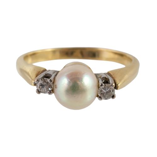 A GOLD, DIAMOND AND CULTURED PEARL RING