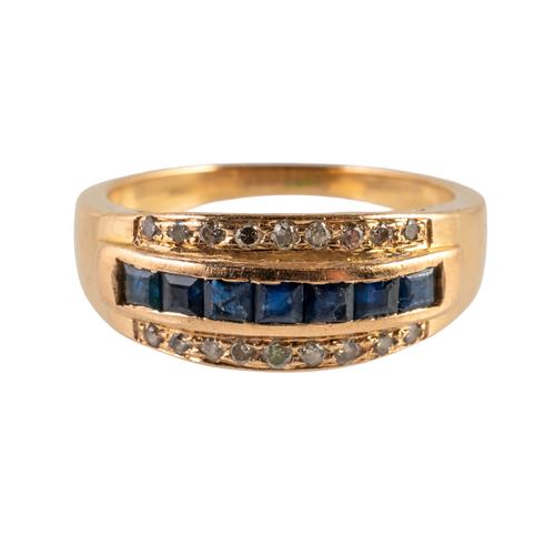A GOLD, SAPPHIRE AND DIAMOND RING