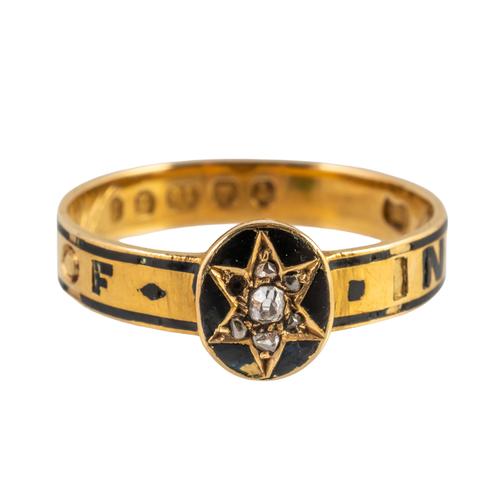 A VICTORIAN GOLD, ENAMELLED AND DIAMOND SET MOURNING RING