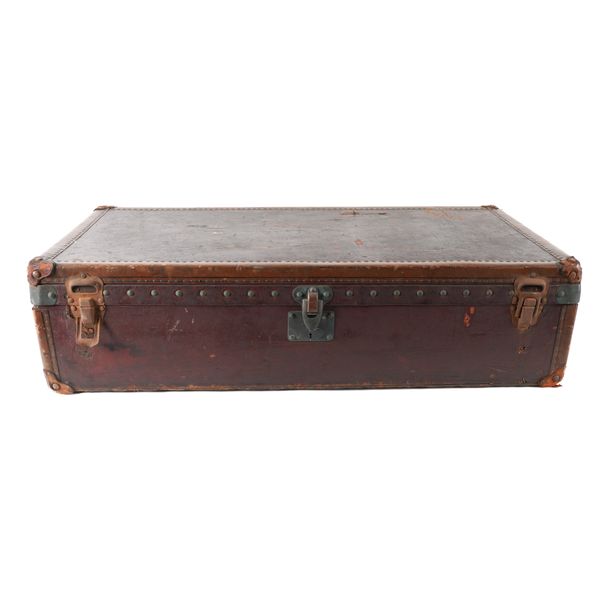 LOUIS VUITTON: A BURGUNDY AND BROWN LEATHER TRAVELLING TRUNK