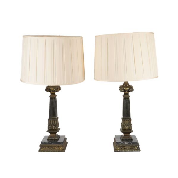 A PAIR OF CORINTHIAN COLUMN TABLE LAMPS (2)