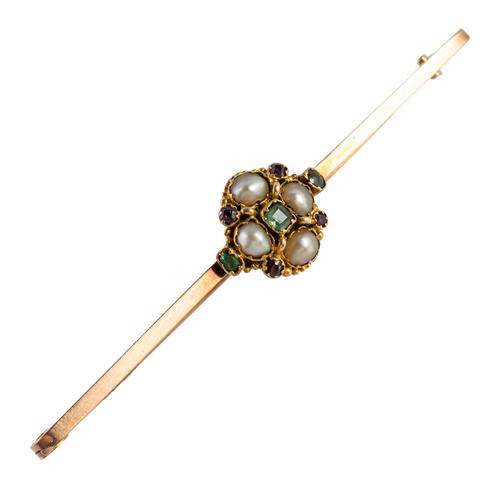 A GOLD, HALF PEARL, GARNET AND EMERALD BAR BROOCH