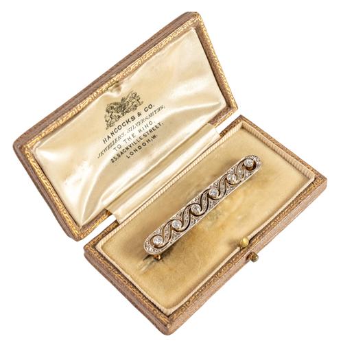 AN EDWARDIAN DIAMOND BAR BROOCH (2)