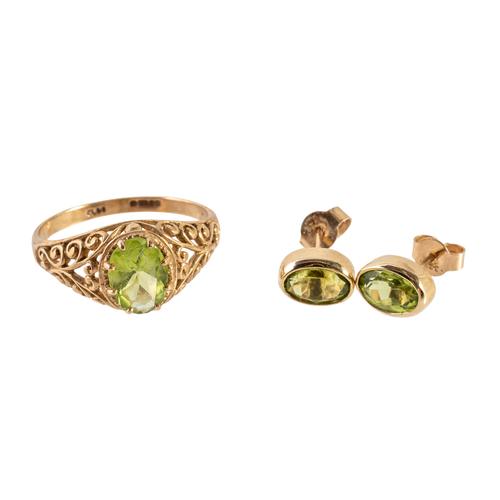 A 9CT GOLD AND PERIDOT RING AND A MATCHING PAIR OF EARSTUDS (4)