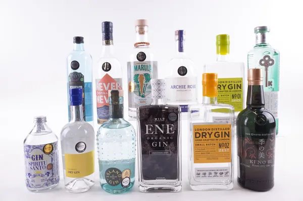 TWELVE BOTTLES LONDON DRY GIN