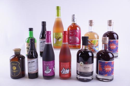 TWELVE BOTTLES NON AND LOW-ALCOHOLIC SPIRIT AND APERATIF ALTERNATIVES