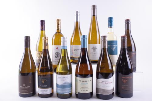 TWELVE BOTTLES CANADIAN, CHILEAN AND AMERICAN WHITE WINE